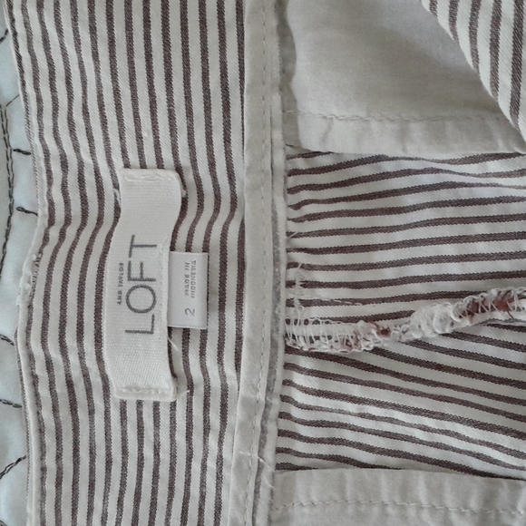 LOFT brown/white pinstripe shorts. Size 2. - Picture 5 of 5